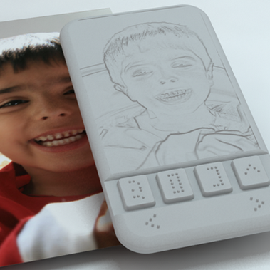 Smartfon z ekranem bazującym na alfabecie i technikach Braille’a