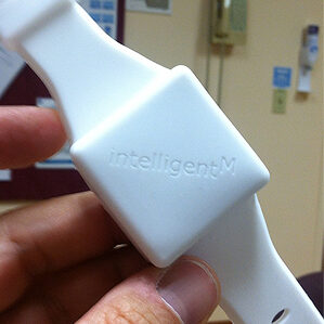 intelligentM SmartBand – bransoletka sprawdzająca mycie rąk