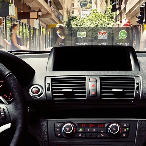 HeadsUP! – funkcje smartfona wyświetlane na przedniej szybie auta