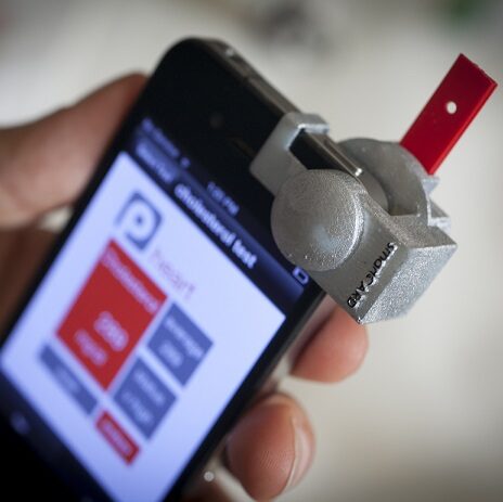 smartCARD – gadżet do mierzenia cholesterolu przez iPhone’a