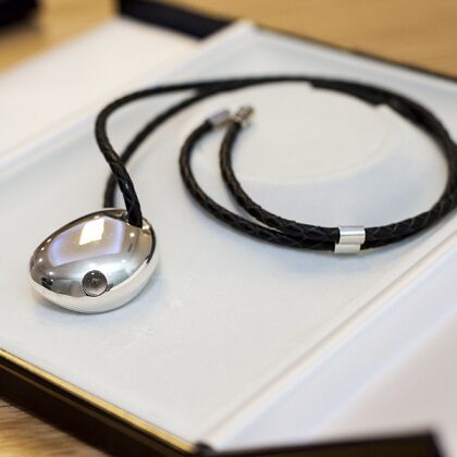 Bluetooth Smart Jewelry Pendant – elegancki wisiorek do powiadomień