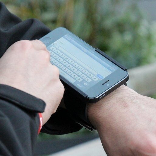 Smartlet – po co ci smart watch jak możesz nosić iPhone’a na nadgarstku…