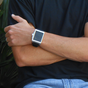 Carbon – panel słoneczny w formie naręcznego zegarka