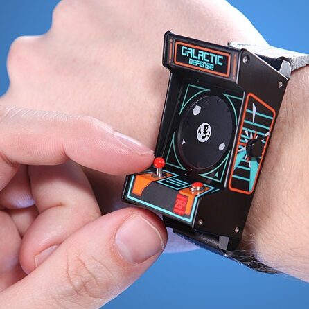 Retro Arcade Watch – mini retro automat na nadgarstku?