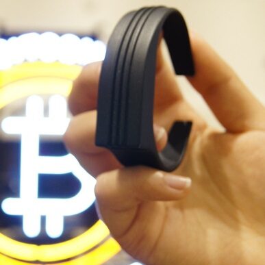 MEVU – bransoletka do płacenia Bitcoinami gestem ręki