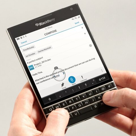 Blog: Do czego nietypowy ekran 1:1 w BlackBerry Passport?