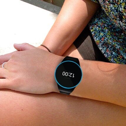 UVN Shake – solarny smart watch z powiadomieniami