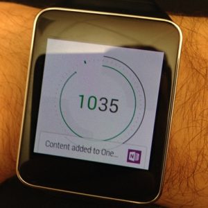 Dyktowanie notatek w OneNote na zegarki z Android Wear