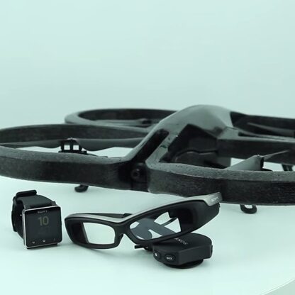 Dron sterowany SmartWatchem i podgląd z inteligentnych okularów