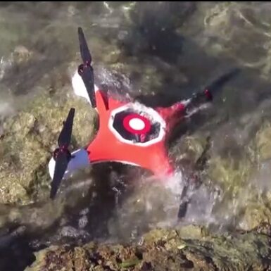 Splash Drone – wodoodporny quadcopter z gimbalem