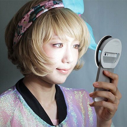 Kira – lepsze selfiaki z dodatkową lampą błyskową