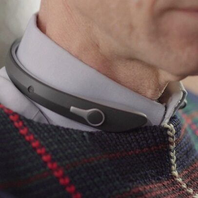 Neckband – wibracyjny pomocnik dla niesłyszących