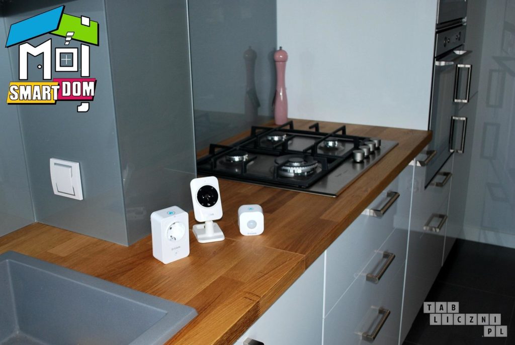 Zestaw startowy Smart Home HD: Smart Plug, kamera HD i czujnik ruchu.