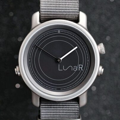 Smartwatch LunaR – panel solarny pod tarczą