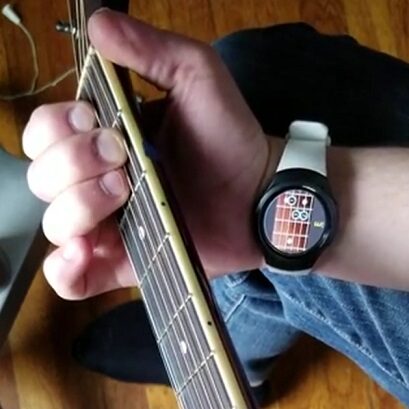 Wristruments – smartwatch do nauki gry na gitarze