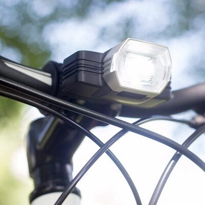 Radius F1 – lampka rowerowa ze zmiennym światłem