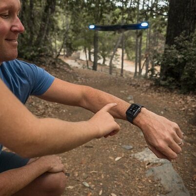 Dron Skydio R1 z apką na zegarki Apple Watch