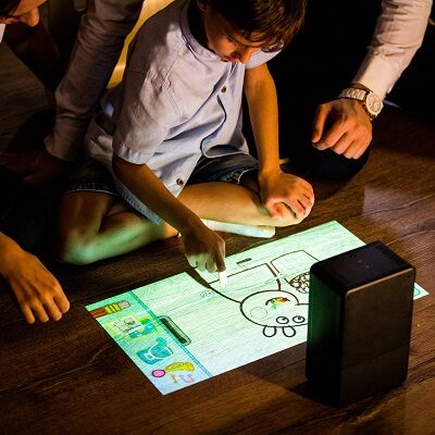 puppy cube – projektor z dotykową powierzchnią