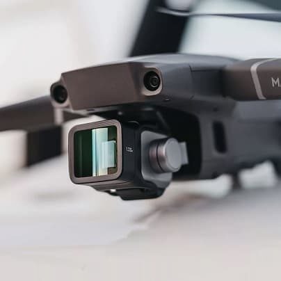 Moment Air – anamorficzna optyka dla drona