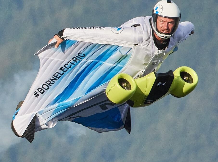 Electrified Wingsuit – strój z silnikami elektrycznymi od BMW