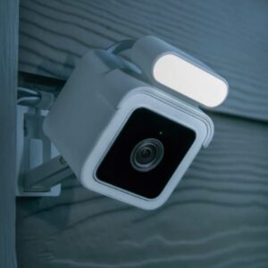 budżetowa kamerka Wyze Cam Spotlight z lampą LED