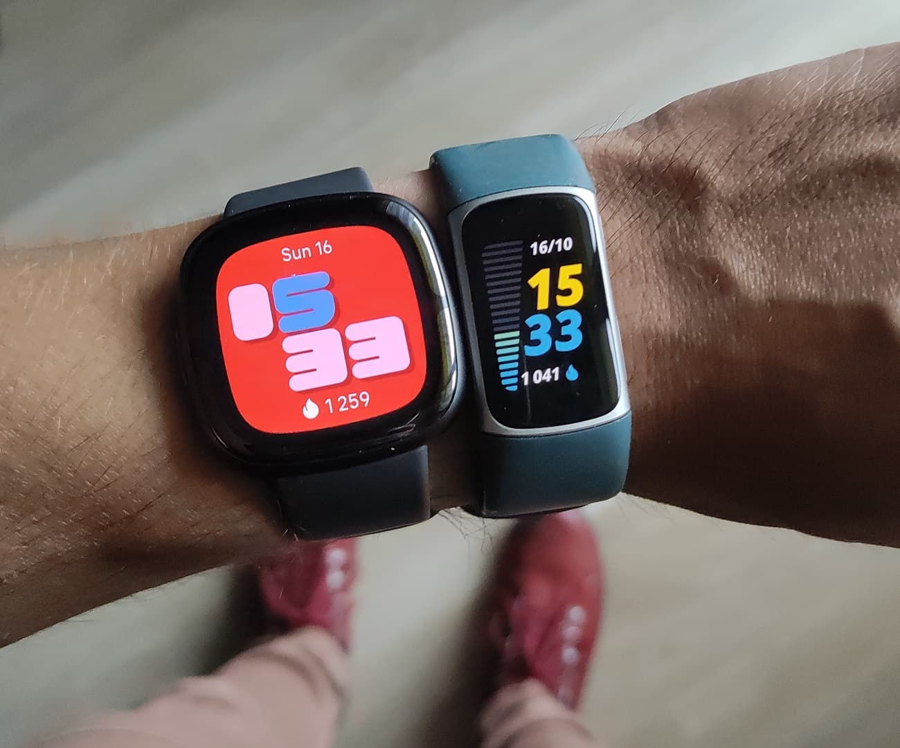 Fitbit Sense 2 i Fitbit Charge 5